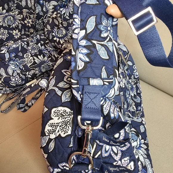Vera Bradley Navy Blue Floral Quilted Travel Bag - Picture 7 of 13